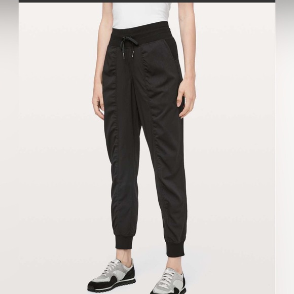 Lululemon Womens Size 4 Dance Studio Jogger Pants 29” Full Ankle Length Black - Picture 1 of 8